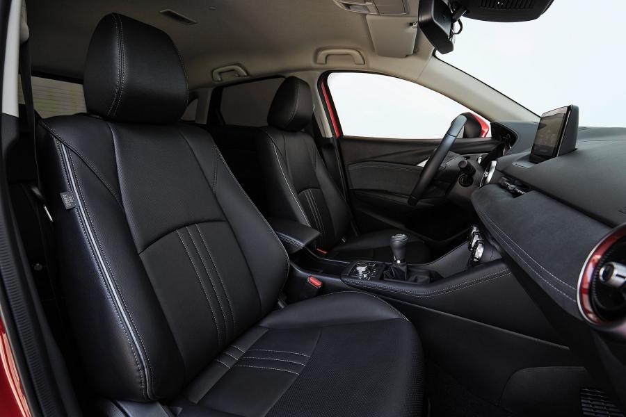 Интерьер Mazda CX-3 2018 года  (WW) (фото 13 из 40)